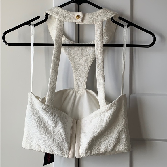 HOT MIAMI STYLES halter cropped top - Picture 2 of 6